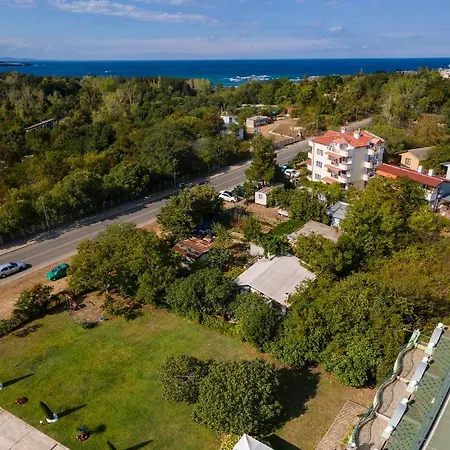 Konukevi Kamelia Ahtopol