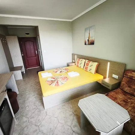 Guest house Kamelia 4*